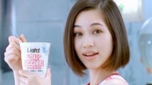 水原希子　カップヌードル　画像